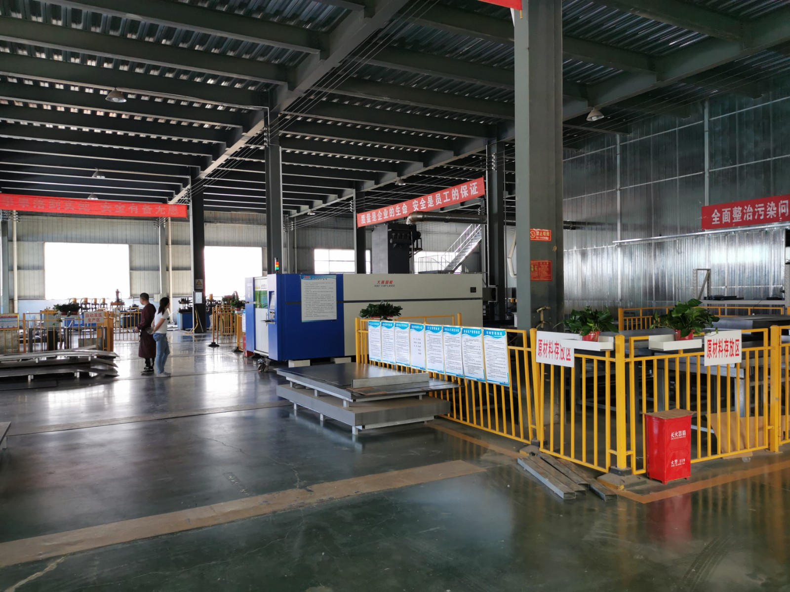 Office furniture manufacturers remind, what are the precautions when purchasing office furniture?